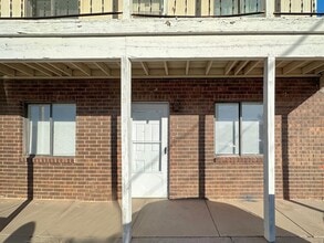 Building Photo - 314 E St Anne Pl