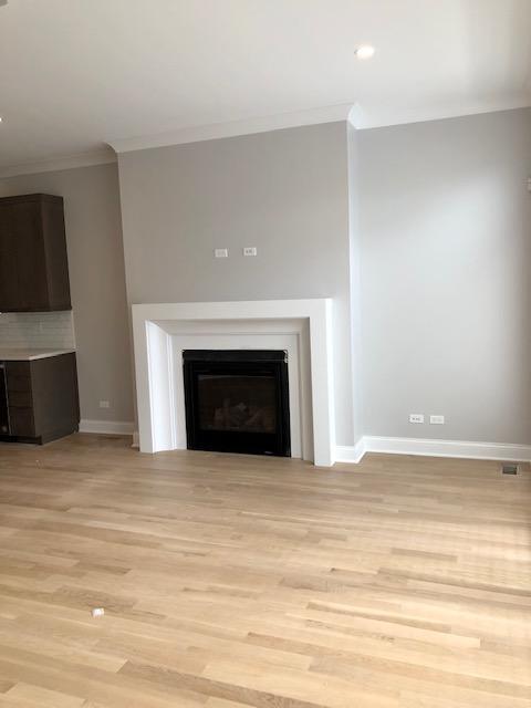 Foto del edificio - 4 bedroom in Chicago IL 60657
