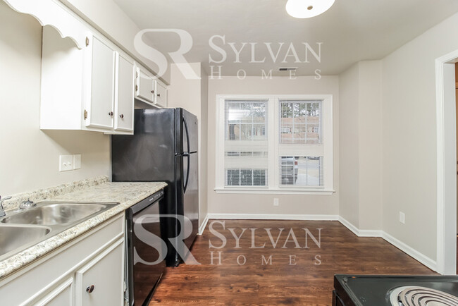 Foto del edificio - Spacious 2BR 2.5BA Home for You