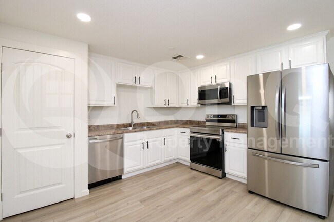 Foto del edificio - 6649 W Cypress St