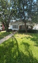 Building Photo - 1738 Damon St