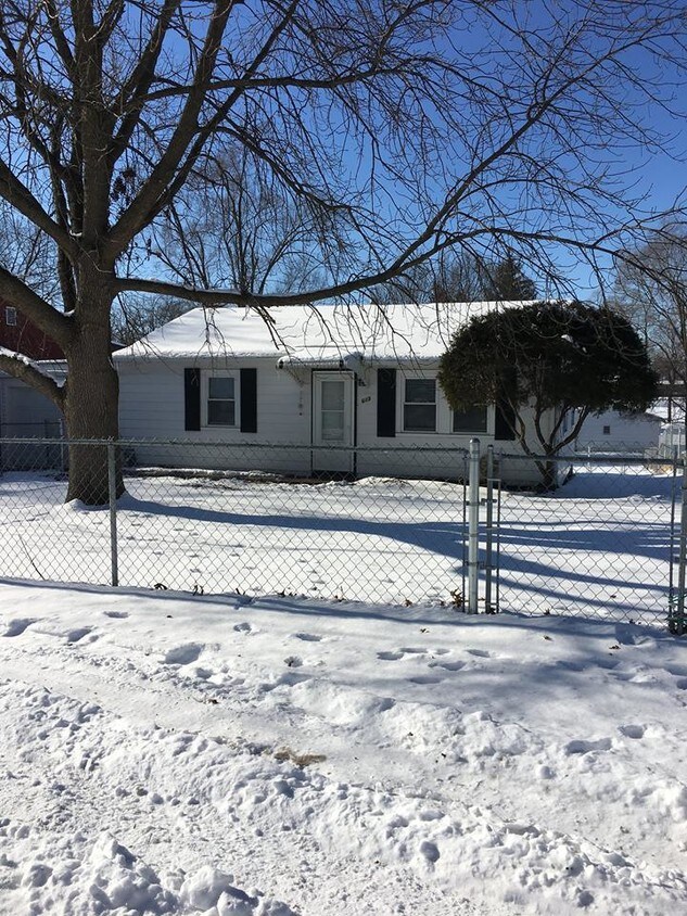 649 S 3rd St, Colona, IL 61241 House Rental in Colona, IL