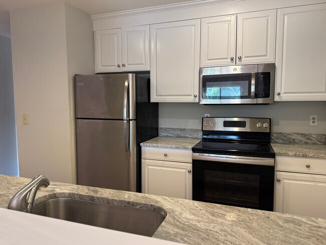 Foto del edificio - 96 Danbury Rd