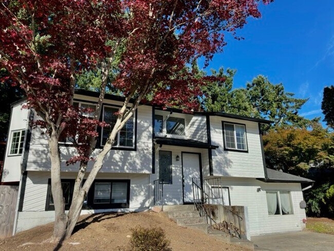 Foto del edificio - 4BR | 3BA Spacious House with Large Backyard