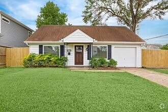 Building Photo - 1355 Gardenia Dr