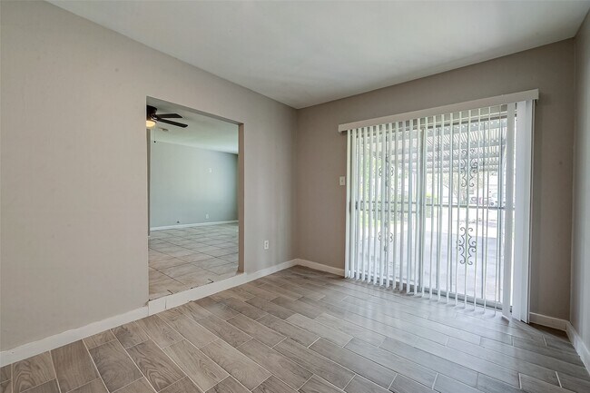 Foto del edificio - 7621 Sundown Dr