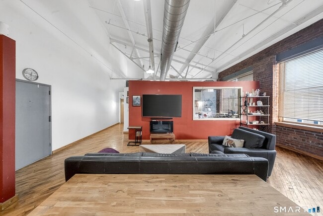 Building Photo - 325 Lafayette St