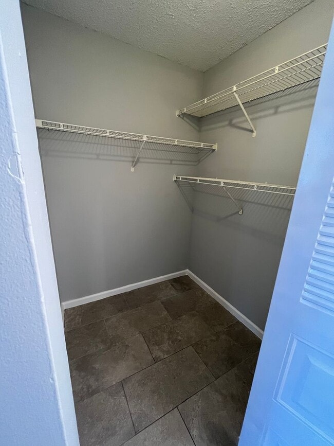 Building Photo - 718 Executive Center Dr