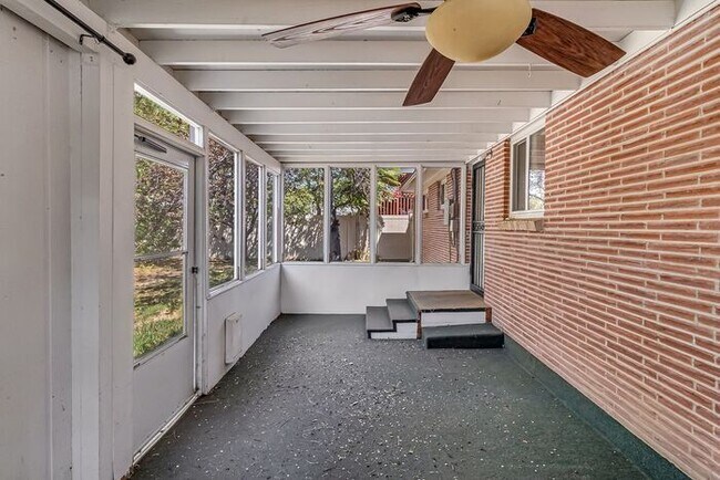 Foto del edificio - Charming 3-Bedroom Home Near CMU with Bonus Room