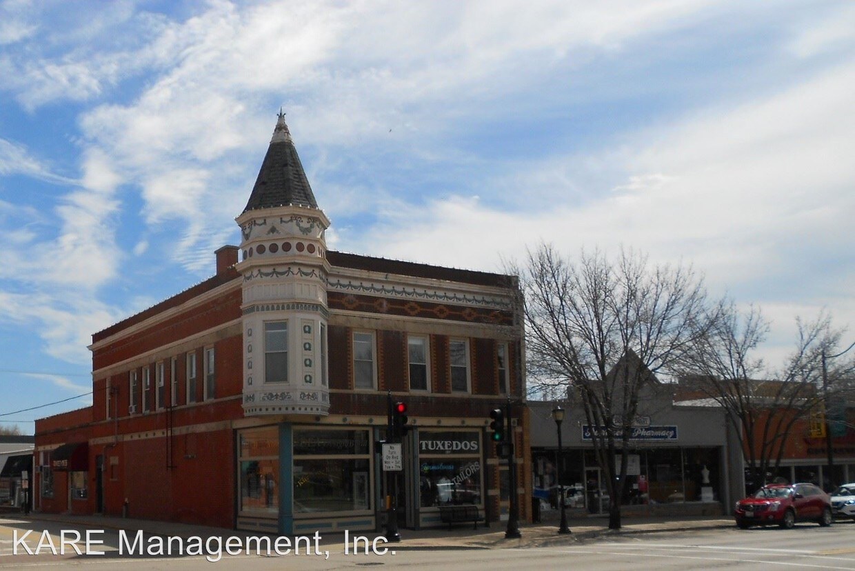 Primary Photo - 428-432 N Milwaukee Ave