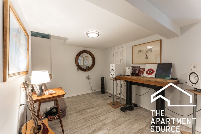 Building Photo - 2732 N Monticello Ave