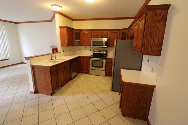 Building Photo - 14495 Vauxhall Dr