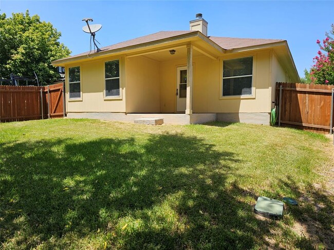 Building Photo - 5605 Bentsen Ln