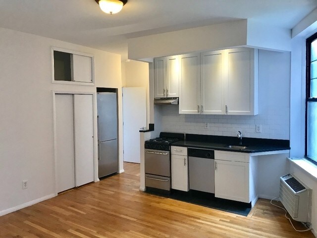 Foto principal - 240 Waverly Pl