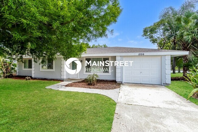 Foto del edificio - 3 Bedroom Pet-Friendly Home in Palm Bay, FL with Main Street Renewal