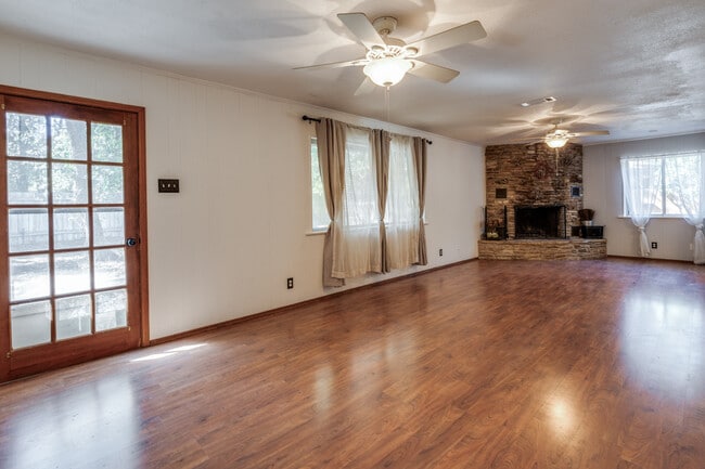 Foto del edificio - Hallmark