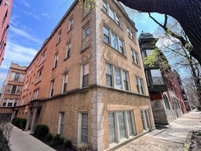 Building Photo - 2215 N Bissell St