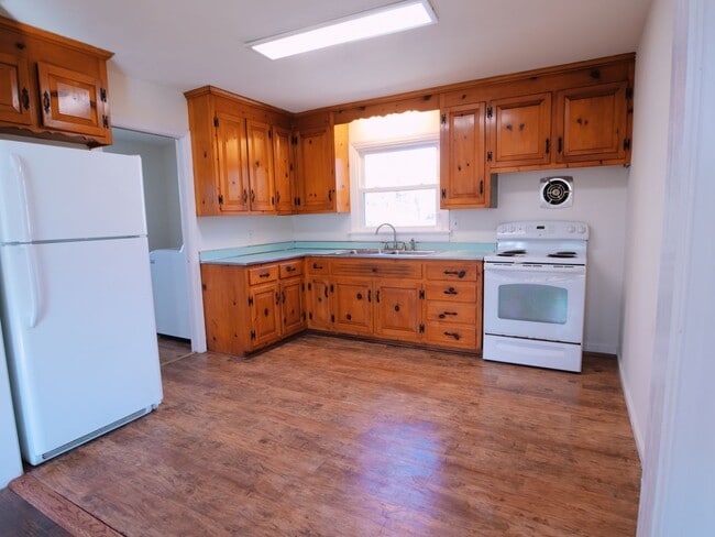 Building Photo - 3 BED 1 BATH RANCH HOME IN MECHANICSVILLE