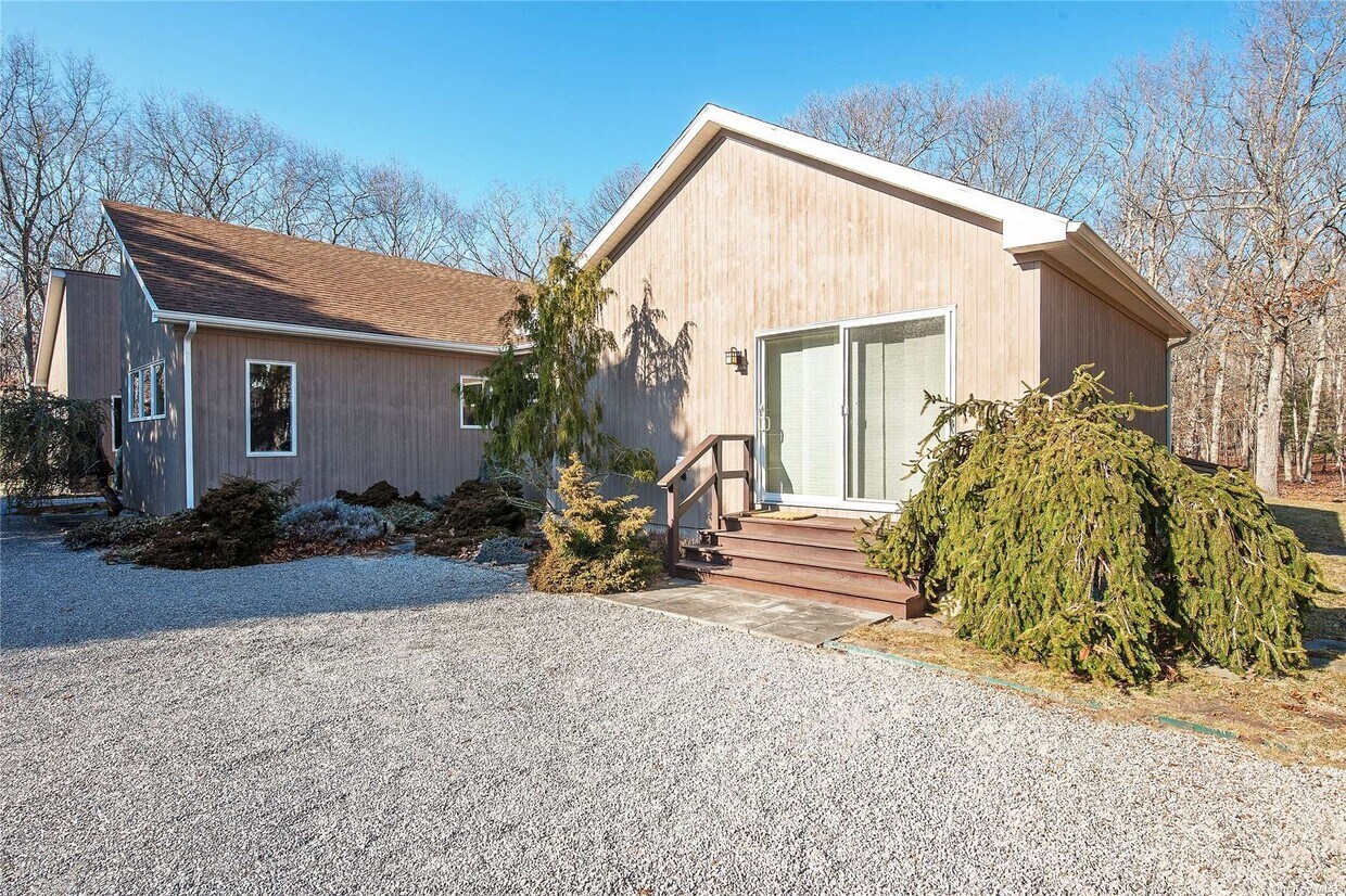 63 Gardiners Ln, East Hampton, NY 11937 Room for Rent in East Hampton