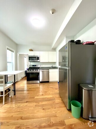 Building Photo - 417 Cardinal Medeiros Ave