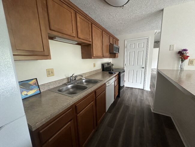 Building Photo - 301 Palmspring Dr