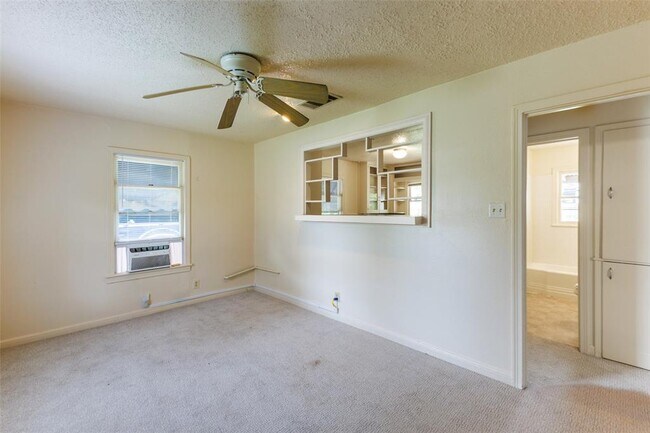 Building Photo - 1902 Pasadena Dr