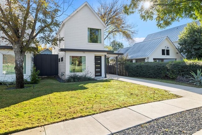 Foto del edificio - 404 Powell Cir