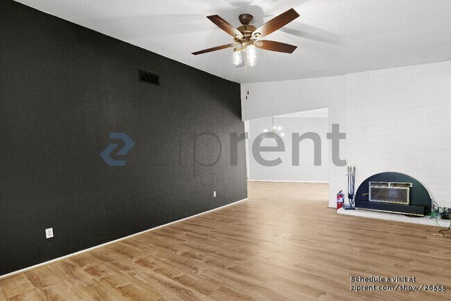 Building Photo - 10838 Paiute Way