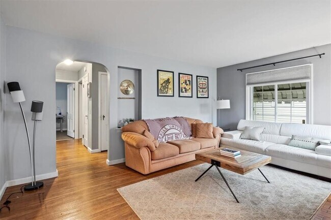 Foto del edificio - 839 Elmwood Ave