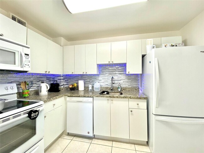 Foto del edificio - 401 Golden Isles Dr