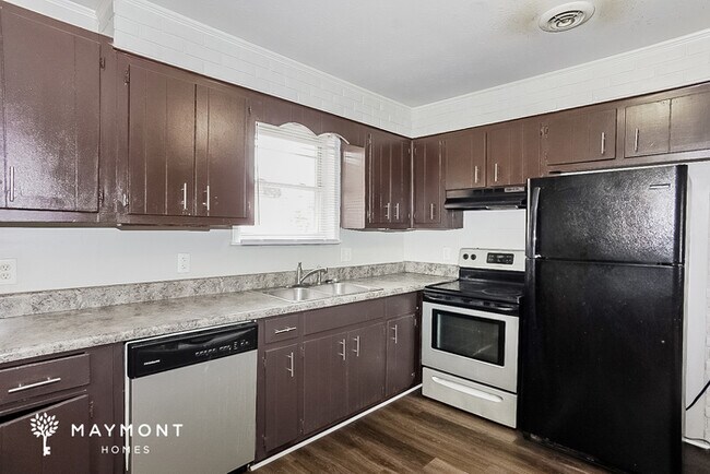 Foto del edificio - Spacious 4 Bedroom Home!