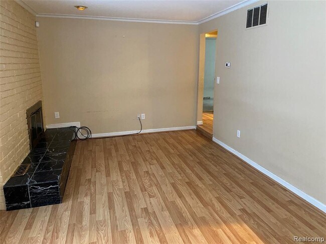 Foto del edificio - 22851 Purdue Ave