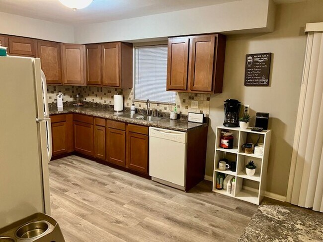 Foto del edificio - Spacious 3-bedroom, 2.5-bathroom house in ...
