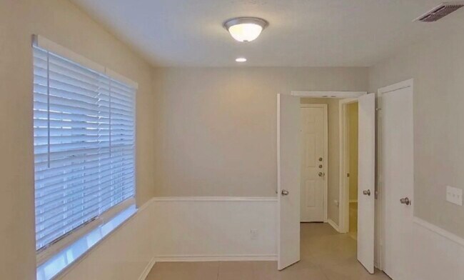 Foto del edificio - Your Perfect Next Chapter Starts in This 4-Bedroom Home