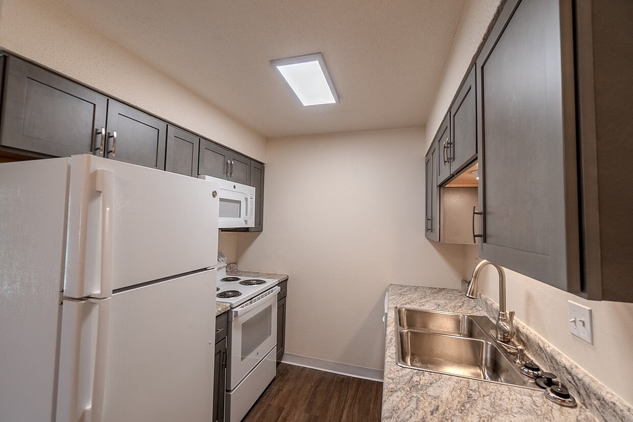 Primary Photo - Rosewood Village