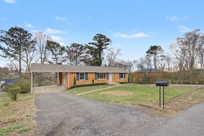 Building Photo - 534 Rosewood Dr