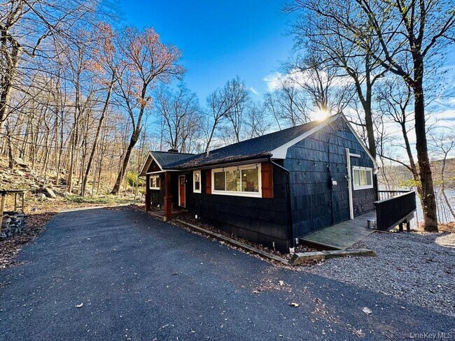 Foto del edificio - 117 Seven Hills Lake Dr