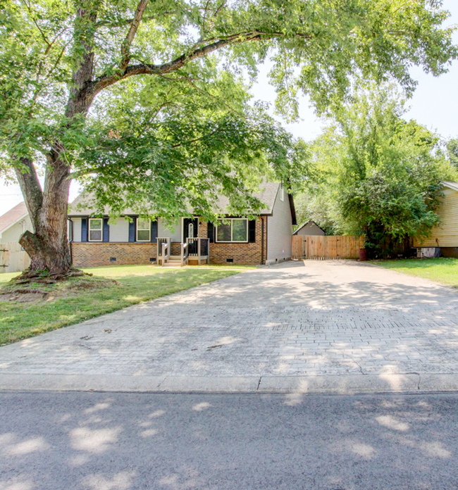 Building Photo - Single Family Home in Clarksville