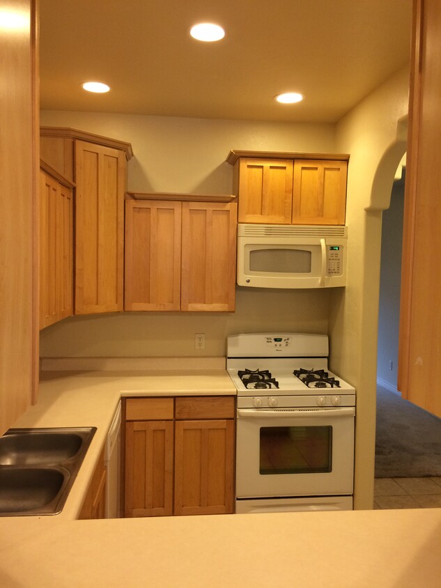 Building Photo - 3302 S Litzler Dr