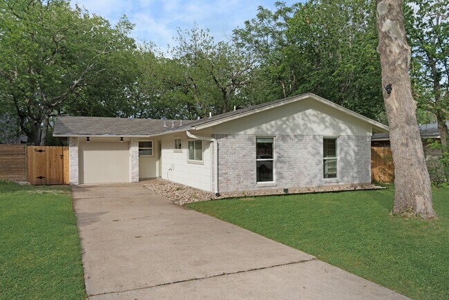 Foto del edificio - 404 Arbor Ln