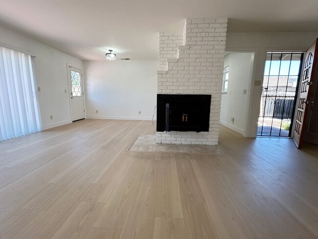 Building Photo - 946 Maryann Dr