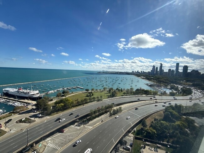Foto del edificio - 155 N Harbor Dr