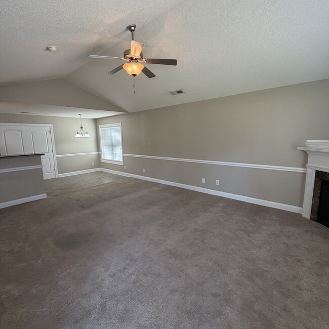 Building Photo - 2552 Saddleback Dr