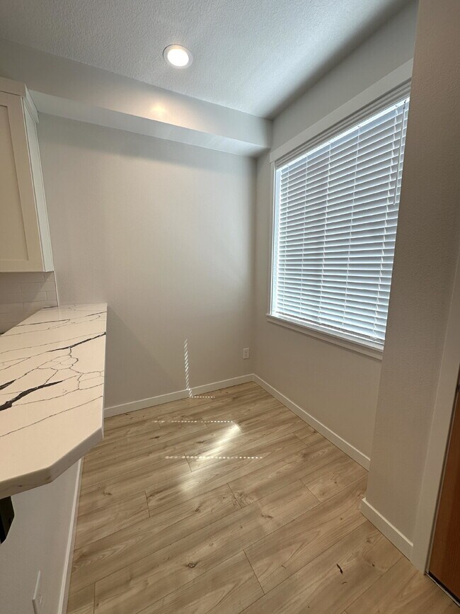Foto del edificio - New 2-Bedroom Townhome
