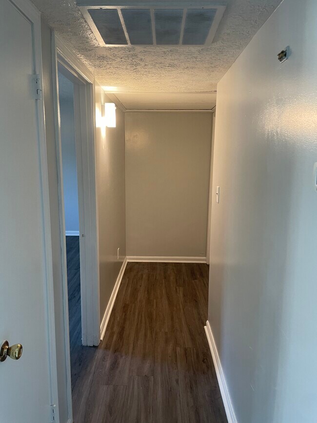 Pasillo - 100 Pear Orchard Rd