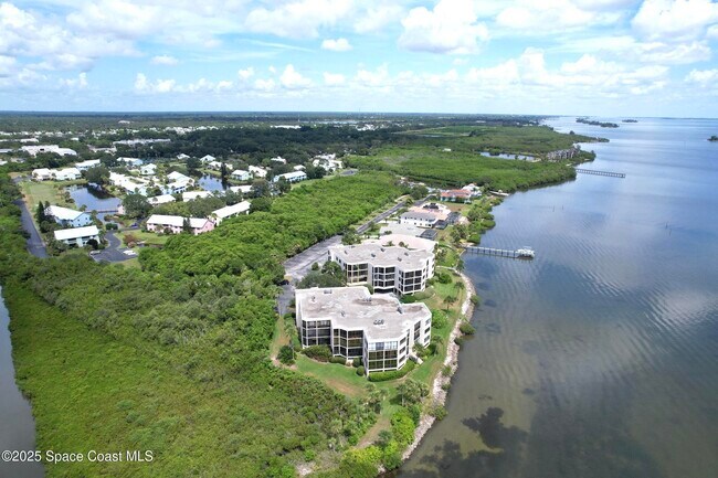 Foto del edificio - 9612 Riverside Dr