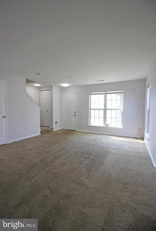 Building Photo - 622 Sprite Way