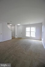Building Photo - 622 Sprite Way