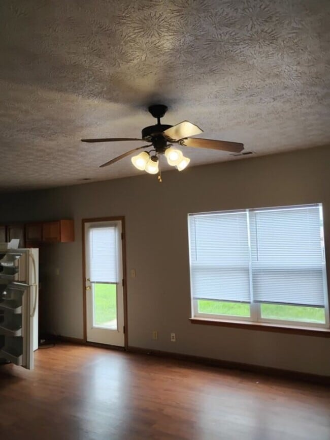 Building Photo - 3384 Edison Dr