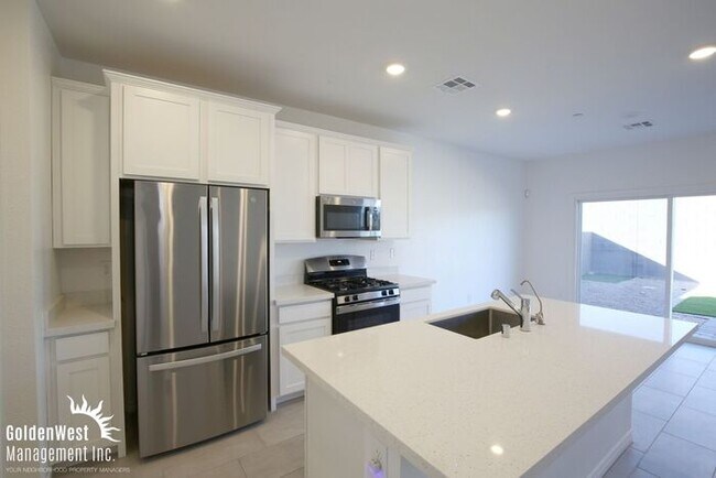 Foto del edificio - Newly Built 3Bdm 2.5Ba Home with Private Backyard in Prime Location.